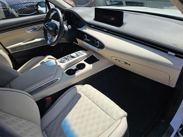 Photo of 2025 Uyuni White Genesis GV70