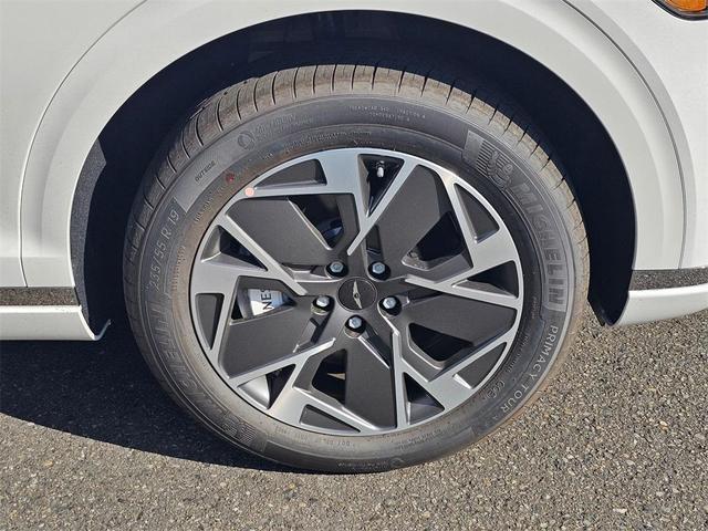 Photo of 2026 Uyuni White Genesis Electrified GV70