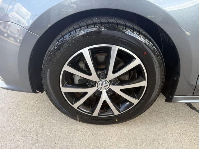 Photo of 2018 GRAY Volkswagen Jetta