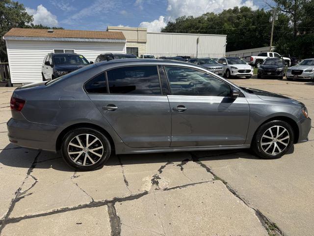 Photo of 2018 GRAY Volkswagen Jetta