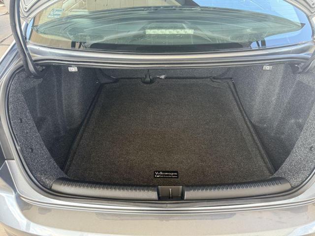 Photo of 2018 GRAY Volkswagen Jetta