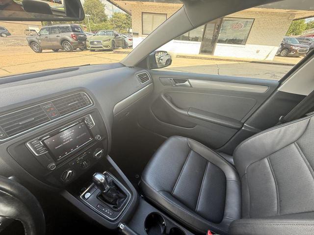 Photo of 2018 GRAY Volkswagen Jetta