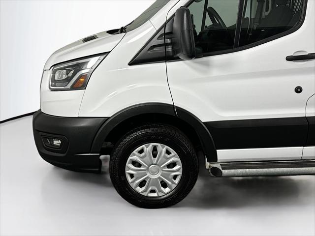 Photo of 2023 OXFORD WHITE Ford Transit-250