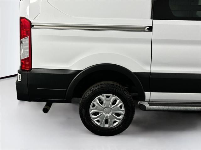 Photo of 2023 OXFORD WHITE Ford Transit-250