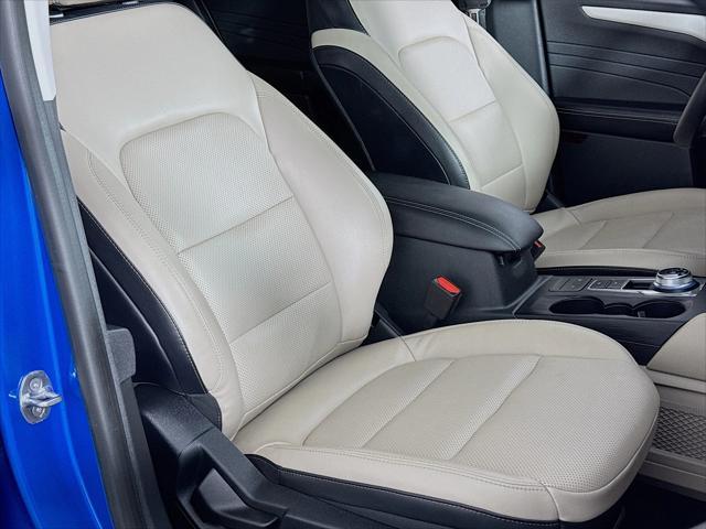 Photo of 2021 VELOCITY BLUE METALLIC Ford Escape