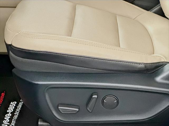 Photo of 2021 VELOCITY BLUE METALLIC Ford Escape