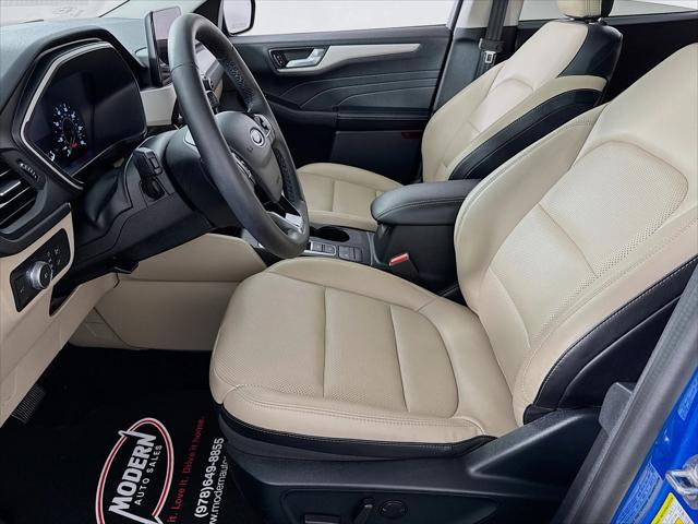 Photo of 2021 VELOCITY BLUE METALLIC Ford Escape