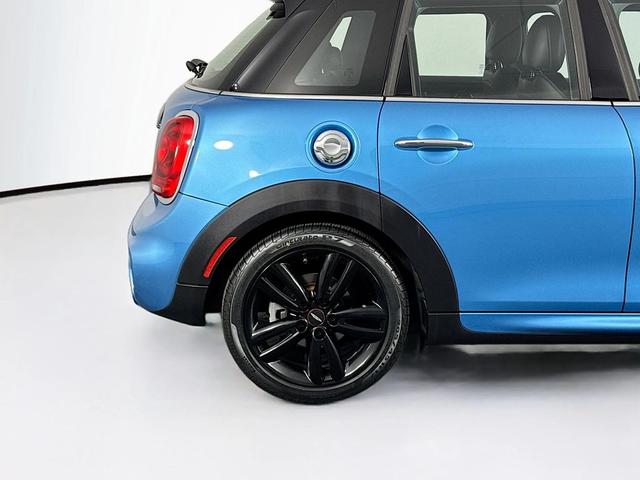 Photo of 2015 Electric Blue Metallic MINI Hardtop