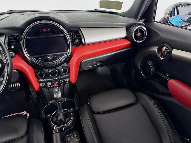 Photo of 2015 Electric Blue Metallic MINI Hardtop