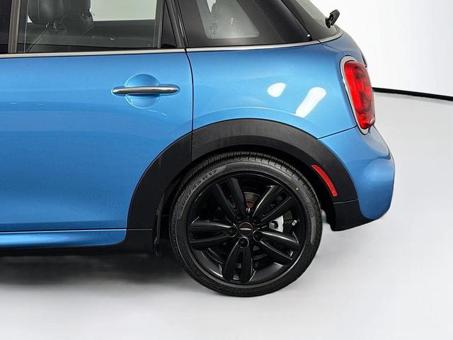 Photo of 2015 Electric Blue Metallic MINI Hardtop