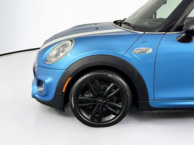 Photo of 2015 Electric Blue Metallic MINI Hardtop