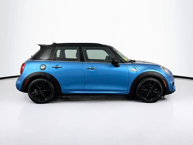 Photo of 2015 Electric Blue Metallic MINI Hardtop