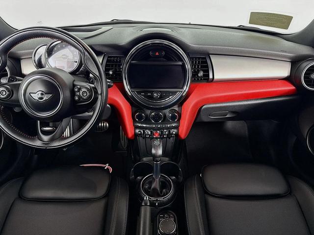 Photo of 2015 Electric Blue Metallic MINI Hardtop