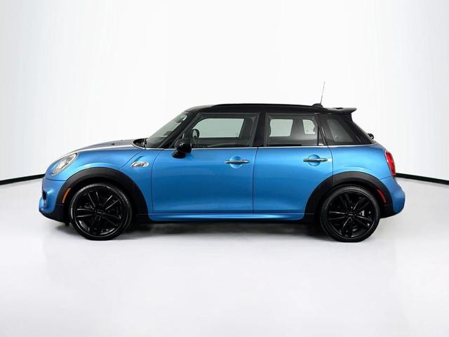 Photo of 2015 Electric Blue Metallic MINI Hardtop