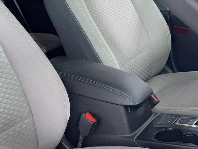 Photo of 2020 OXFORD WHITE Ford Escape