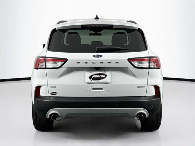 Photo of 2020 OXFORD WHITE Ford Escape