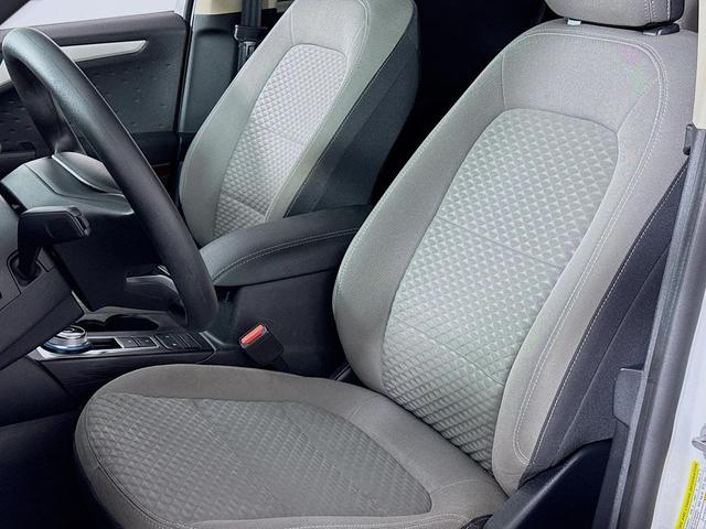 Photo of 2020 OXFORD WHITE Ford Escape