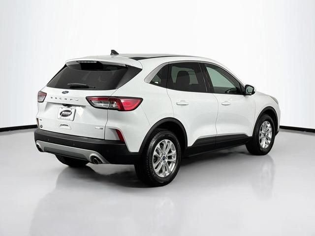 Photo of 2020 OXFORD WHITE Ford Escape