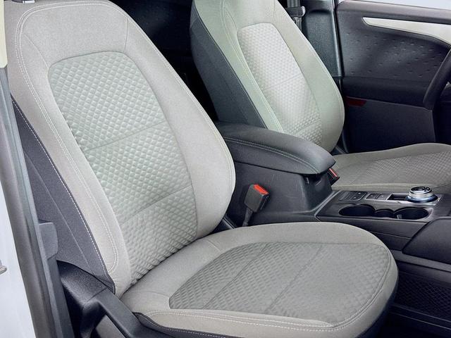Photo of 2020 OXFORD WHITE Ford Escape