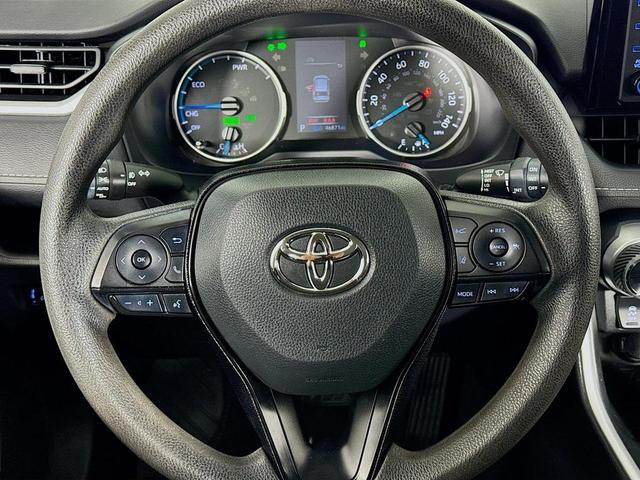 Photo of 2021 Super White Toyota RAV4 Hybrid