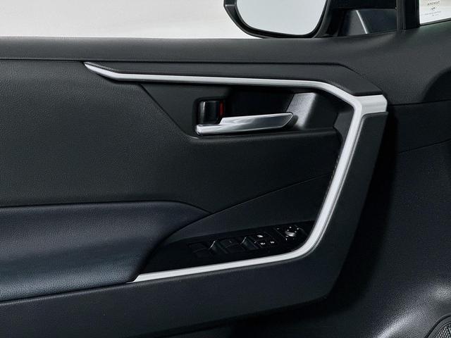 Photo of 2021 Super White Toyota RAV4 Hybrid