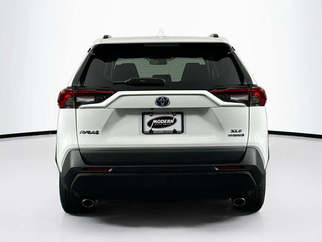 Photo of 2021 Super White Toyota RAV4 Hybrid