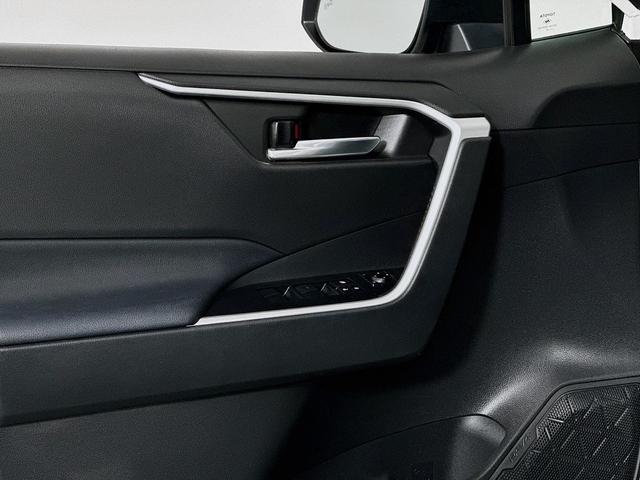Photo of 2021 Super White Toyota RAV4 Hybrid