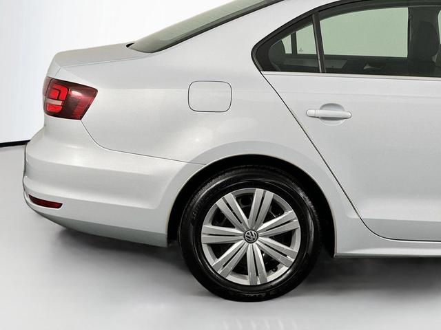 Photo of 2017 White Silver Metallic Volkswagen Jetta
