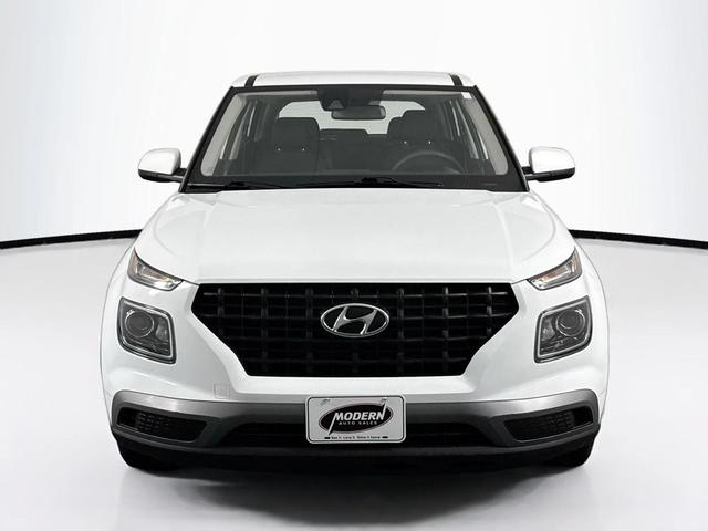 Photo of 2021 Ceramic White Hyundai VENUE