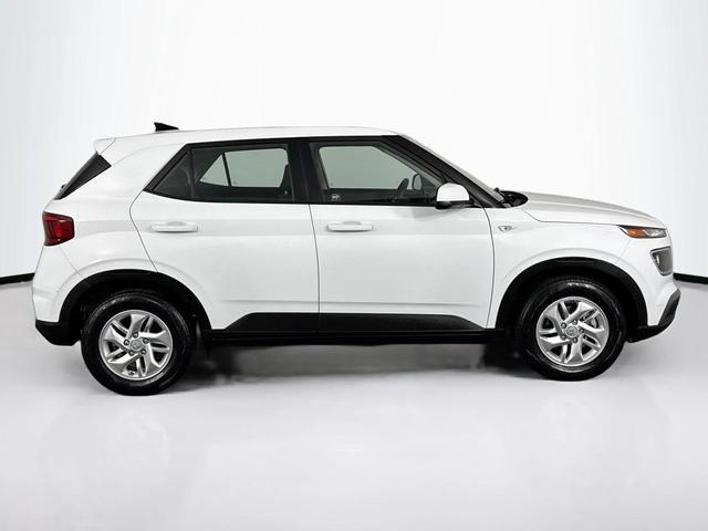 Photo of 2021 Ceramic White Hyundai VENUE