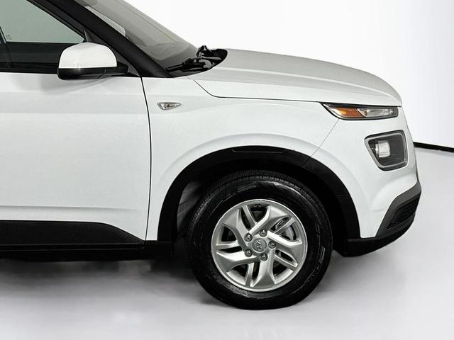 Photo of 2021 Ceramic White Hyundai VENUE