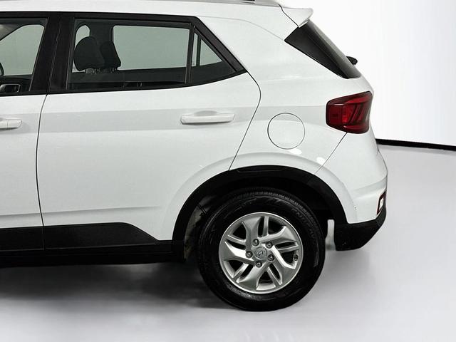 Photo of 2021 Ceramic White Hyundai VENUE