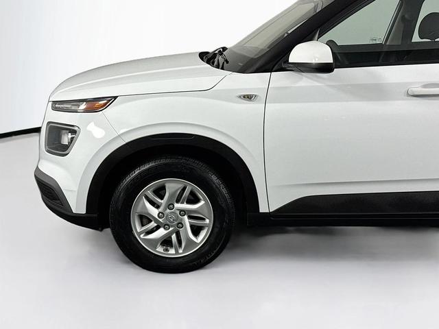 Photo of 2021 Ceramic White Hyundai VENUE