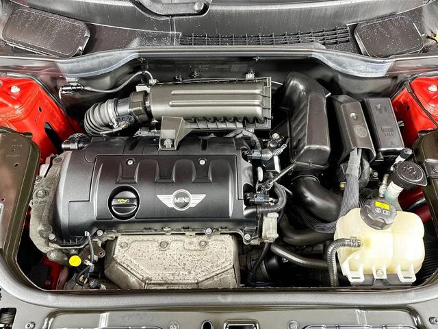 Photo of 2015 Blazing Red MINI Paceman