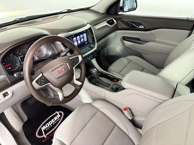 Photo of 2017 White Frost Tricoat GMC Acadia