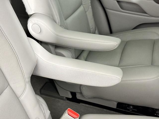 Photo of 2017 White Frost Tricoat GMC Acadia