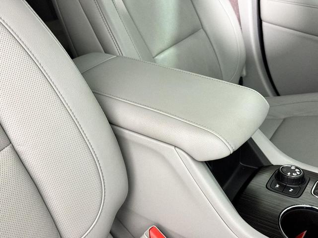 Photo of 2017 White Frost Tricoat GMC Acadia