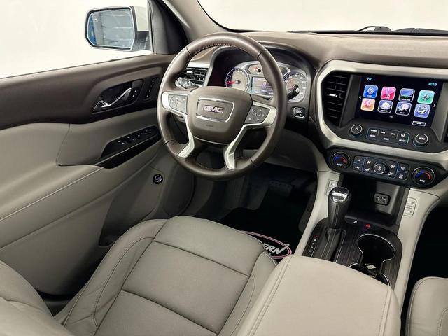 Photo of 2017 White Frost Tricoat GMC Acadia