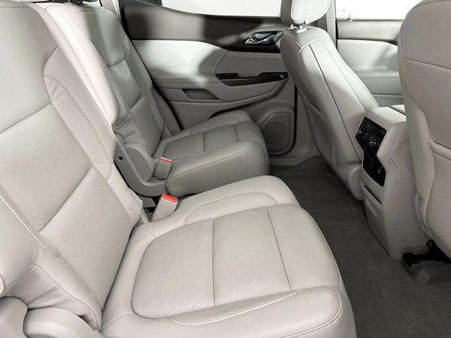 Photo of 2017 White Frost Tricoat GMC Acadia