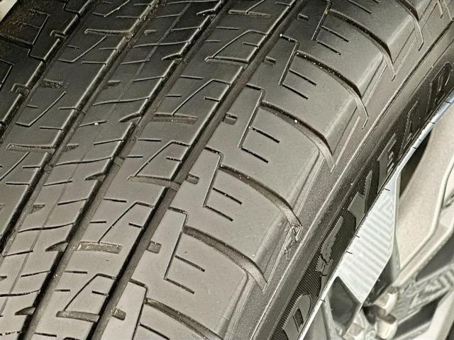 Photo of 2017 White Frost Tricoat GMC Acadia