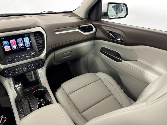 Photo of 2017 White Frost Tricoat GMC Acadia