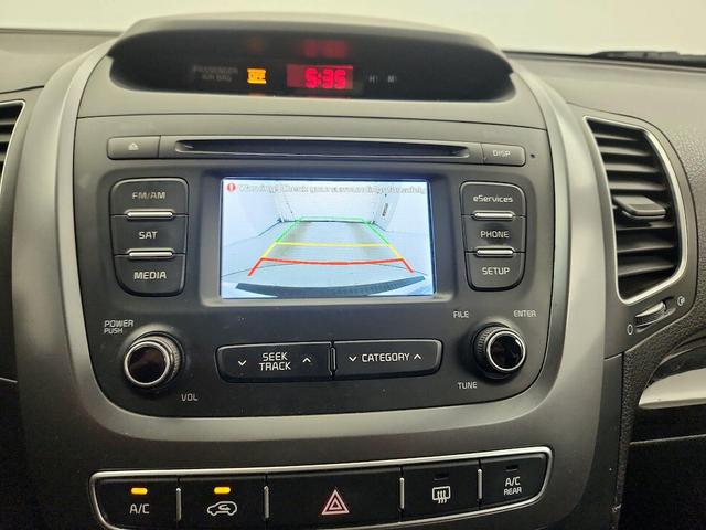 Photo of 2014 White Kia Sorento