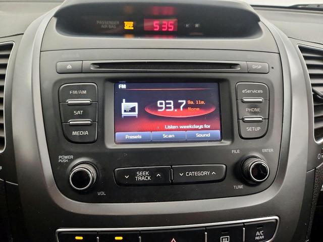 Photo of 2014 White Kia Sorento