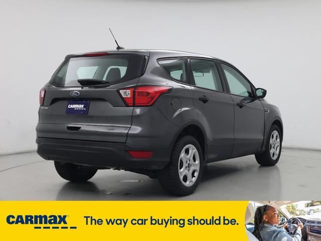 Photo of 2019 Gray Ford Escape