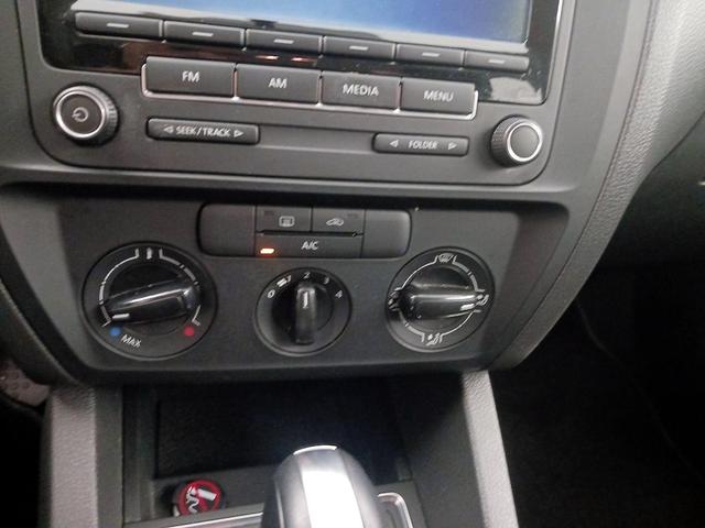 Photo of 2015 White Volkswagen Jetta