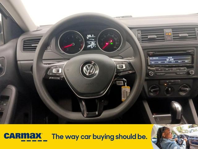 Photo of 2015 White Volkswagen Jetta