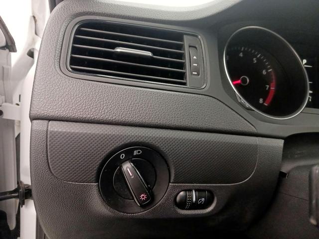 Photo of 2015 White Volkswagen Jetta