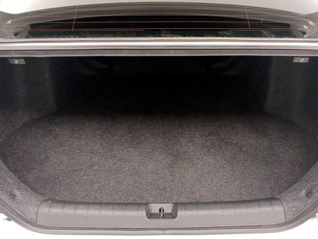 Photo of 2021 White Honda Civic