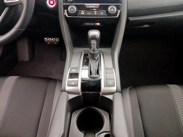 Photo of 2021 White Honda Civic
