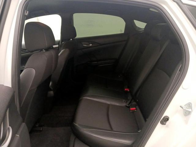 Photo of 2021 White Honda Civic